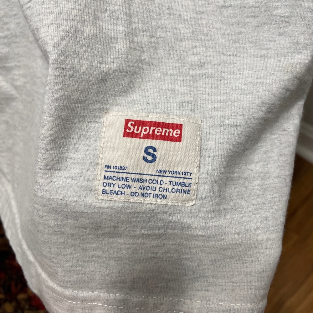 Supreme - Picture 5 of 5